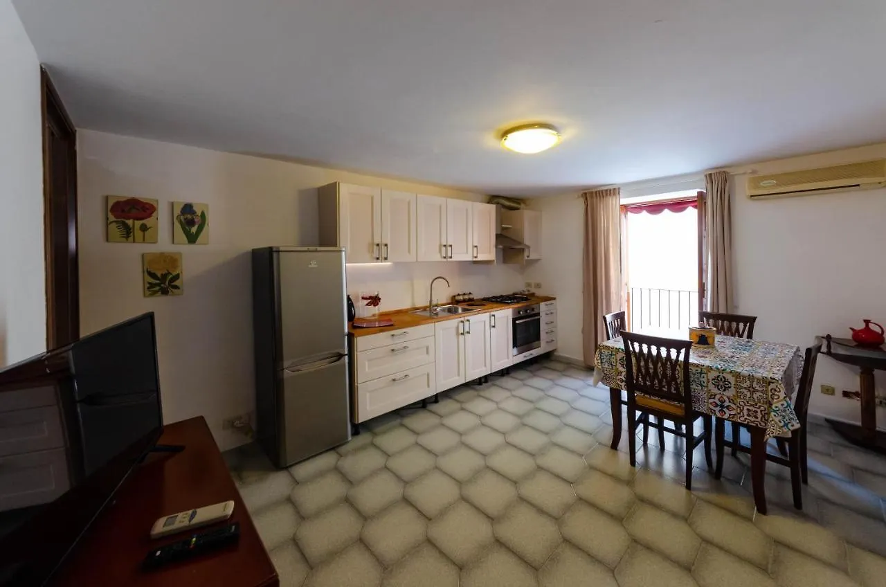 A Due Passi Dal Duomo Con Cucina Apartment Cefalu Italy
